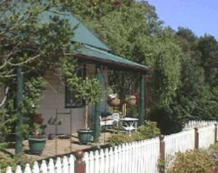 Trines Cottage - Kingaroy Accommodation