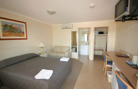 Chinchilla Palms Motor Inn - Kingaroy Accommodation 1