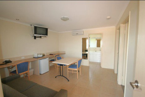Chinchilla Palms Motor Inn - Kingaroy Accommodation 3