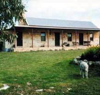 Mt Dutton Bay Woolshed Heritage Cottage - Kingaroy Accommodation
