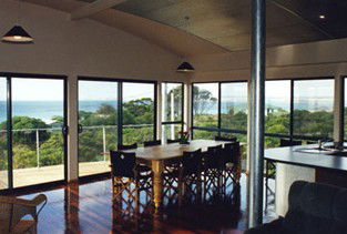 Saar Beach House - Kingaroy Accommodation 1