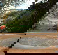 Adelaide Hills Country Cottages - The Nest - Kingaroy Accommodation