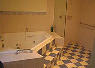 Naracoorte Cottages - MacDonnell House - Kingaroy Accommodation 4