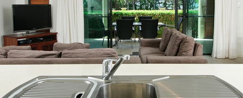 Cairns Beachfront Apartment - Kingaroy Accommodation 4