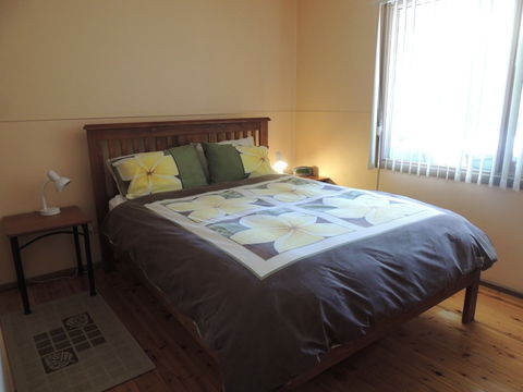 A Paradise Bungalow Waterfront - Kingaroy Accommodation 2