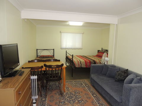 A Paradise Bungalow Waterfront - Kingaroy Accommodation 4