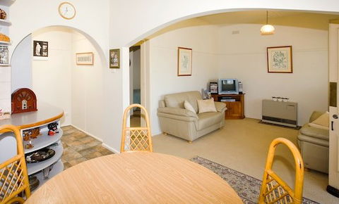 Peel Cottage - Ballarat Miners Cottages - Kingaroy Accommodation 0