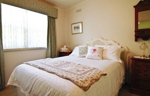 Peel Cottage - Ballarat Miners Cottages - Kingaroy Accommodation 5