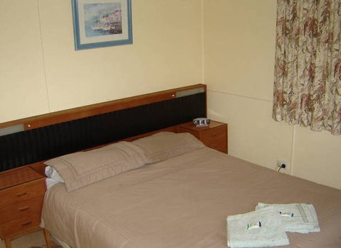 Berringer Lake Holiday Cottages - Kingaroy Accommodation 2