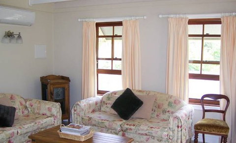 Hillcrest Cottage - Kingaroy Accommodation 2