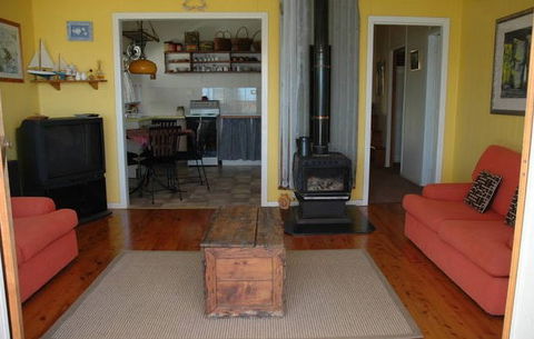 A Lake House At Burrill Lake - Kingaroy Accommodation 1