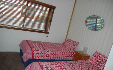 A Lake House At Burrill Lake - Kingaroy Accommodation 2