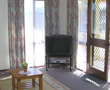 Caribou Close - Unit 1 - Kingaroy Accommodation 1
