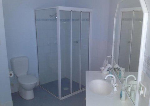 Breakers Apartments Mollymook - Kingaroy Accommodation 4