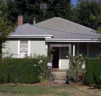 Honeysuckle Cottage Jingellic - Kingaroy Accommodation