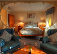 Honeysuckle Cottages and The Rocks Restaurant - Kingaroy Accommodation