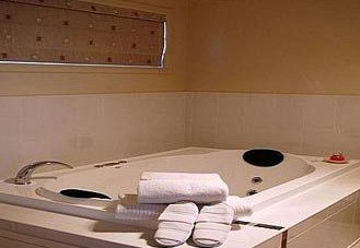 Camelot - Kingaroy Accommodation 2