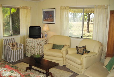 Flag Springs Bush Retreat - Kingaroy Accommodation 3