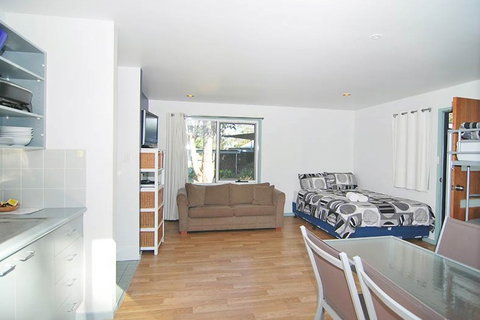 Huskisson Holiday Cabins - Kingaroy Accommodation 2
