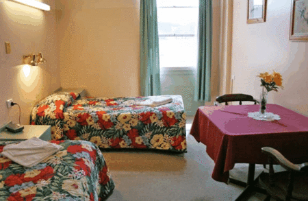Royal Centrepoint Motel