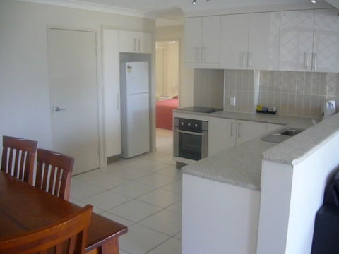 L'Amor Holiday Apartments - Kingaroy Accommodation 3