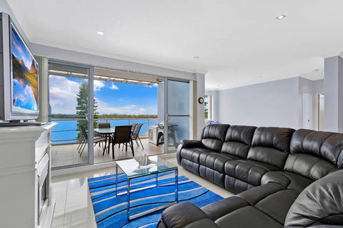 Lakeside Waterfront Apartment 18 - Kingaroy Accommodation 2