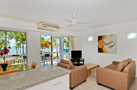 Agincourt Beachfront Apartments - Kingaroy Accommodation 6