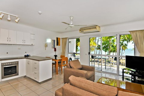 Agincourt Beachfront Apartments - Kingaroy Accommodation 7
