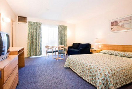 Bay Waters - Kingaroy Accommodation 1