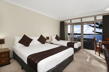 Waters Edge Country Comfort - Kingaroy Accommodation 0