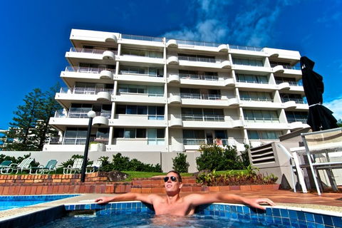 SURFERS CHALET HOLIDAY APARTMENTS - Kingaroy Accommodation 0