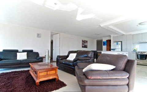 SURFERS CHALET HOLIDAY APARTMENTS - Kingaroy Accommodation 2
