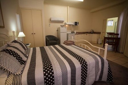 Millies Guesthouse & Serviced Apartments - Kingaroy Accommodation 5