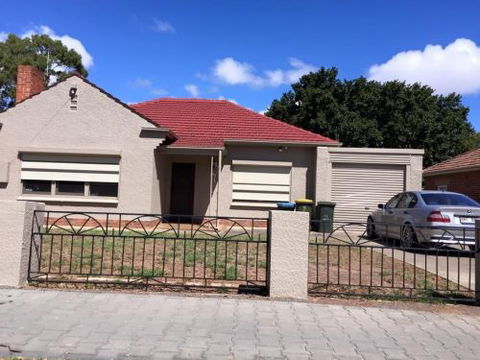 Adelaide Rooms - Kingaroy Accommodation 1
