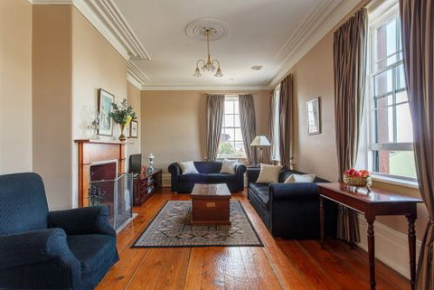 Grand Old Duke The - Kingaroy Accommodation 1