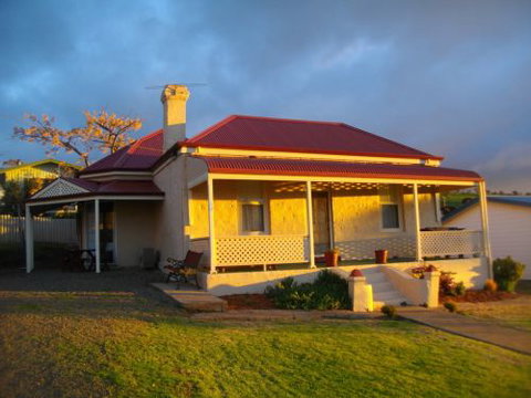 Charlie Bates Cottage - Kingaroy Accommodation 0