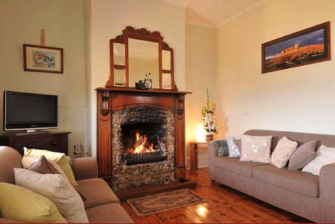 Charlie Bates Cottage - Kingaroy Accommodation 2