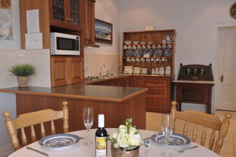 Charlie Bates Cottage - Kingaroy Accommodation 3