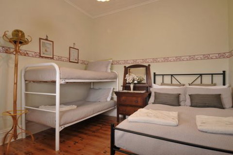 Charlie Bates Cottage - Kingaroy Accommodation 4