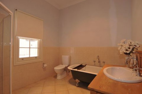 Charlie Bates Cottage - Kingaroy Accommodation 5