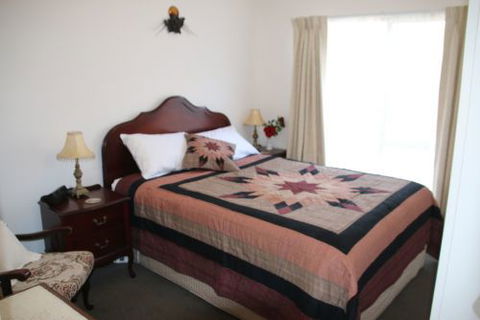 Donkey Tales Farm Cottages - Kingaroy Accommodation 3