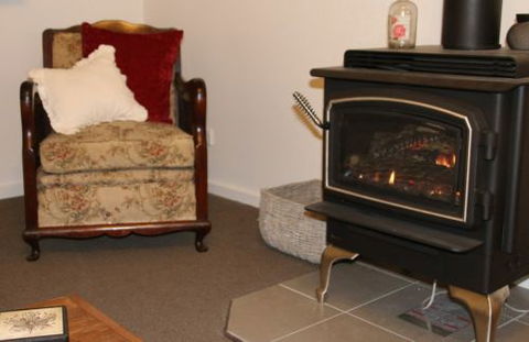 Donkey Tales Farm Cottages - Kingaroy Accommodation 4