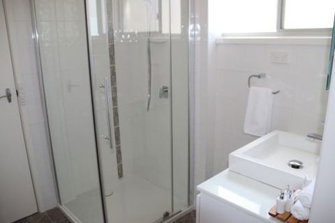 Donkey Tales Farm Cottages - Kingaroy Accommodation 5