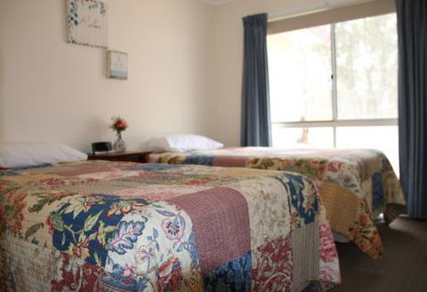 Donkey Tales Farm Cottages - Kingaroy Accommodation 8