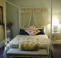 Stray Leaves - Kingaroy Accommodation