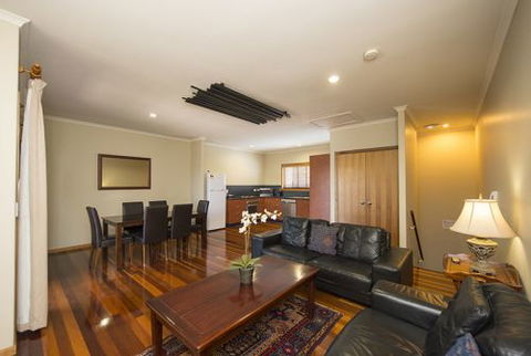 Portside Executive Aparments - Kingaroy Accommodation 2