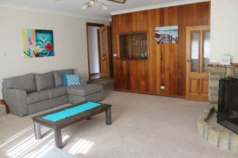 Tomakin Beach House - Kingaroy Accommodation 8