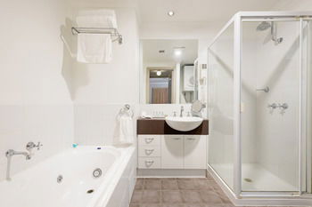 Ringwood Royale - Kingaroy Accommodation 4