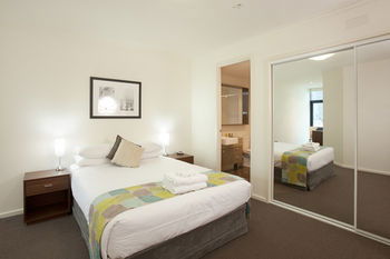 Melbourne Short Stay Apartments On Whiteman - Kingaroy Accommodation 3