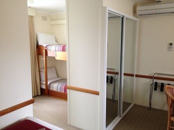 The 3 Explorers Motel - Kingaroy Accommodation 9